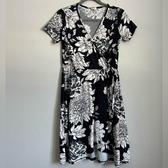 Women’s faux wrap knee length floral vacation dress small - Picture 1 of 3